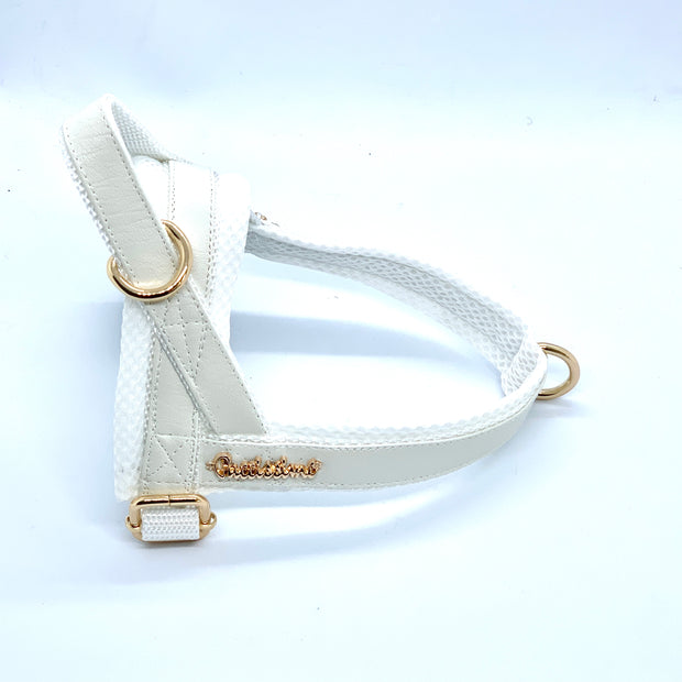 Puccissime Swan white luxury vegan leather Norwegian one click harness. No pull no choke no mat easy wear. MADE IN CANADA