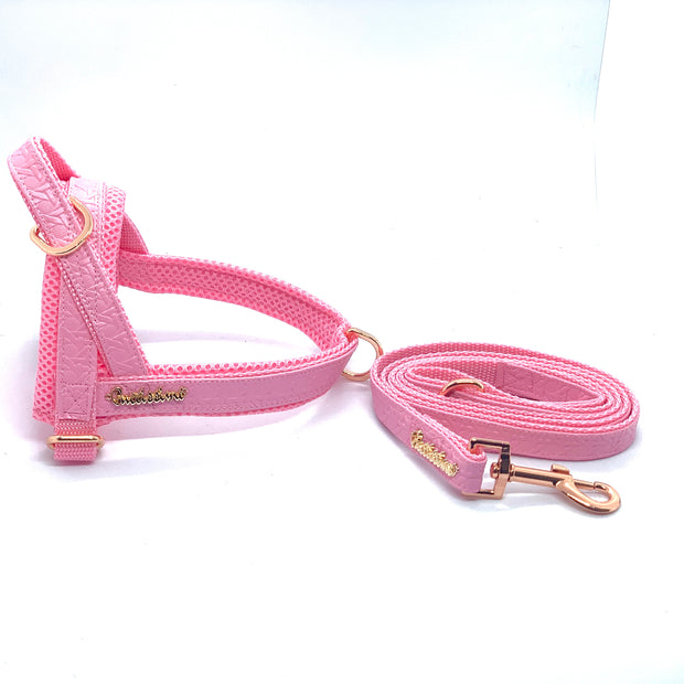 Puccissime Rosie pink luxury vegan leather dog accessories matching set. Norwegian one click no pull no choke no mat easy wear dog harness and dog leash. MADE IN CANADA.