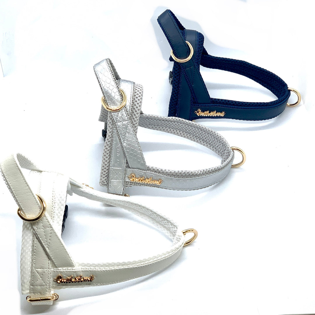 Puccissime Swan white luxury vegan leather Norwegian one click harness. No pull no choke no mat easy wear. MADE IN CANADA