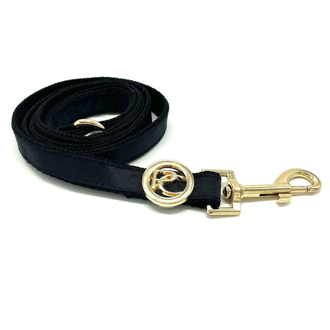 Puccissime Black dog rain matching leash. MADE IN CANADA.