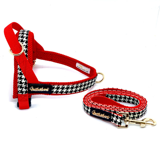 Puccissime Affinity red houndstooth luxury cotton dog accessories matching set. Norwegian one click no pull no choke no mat easy wear dog harness and leash. MADE IN CANADA.